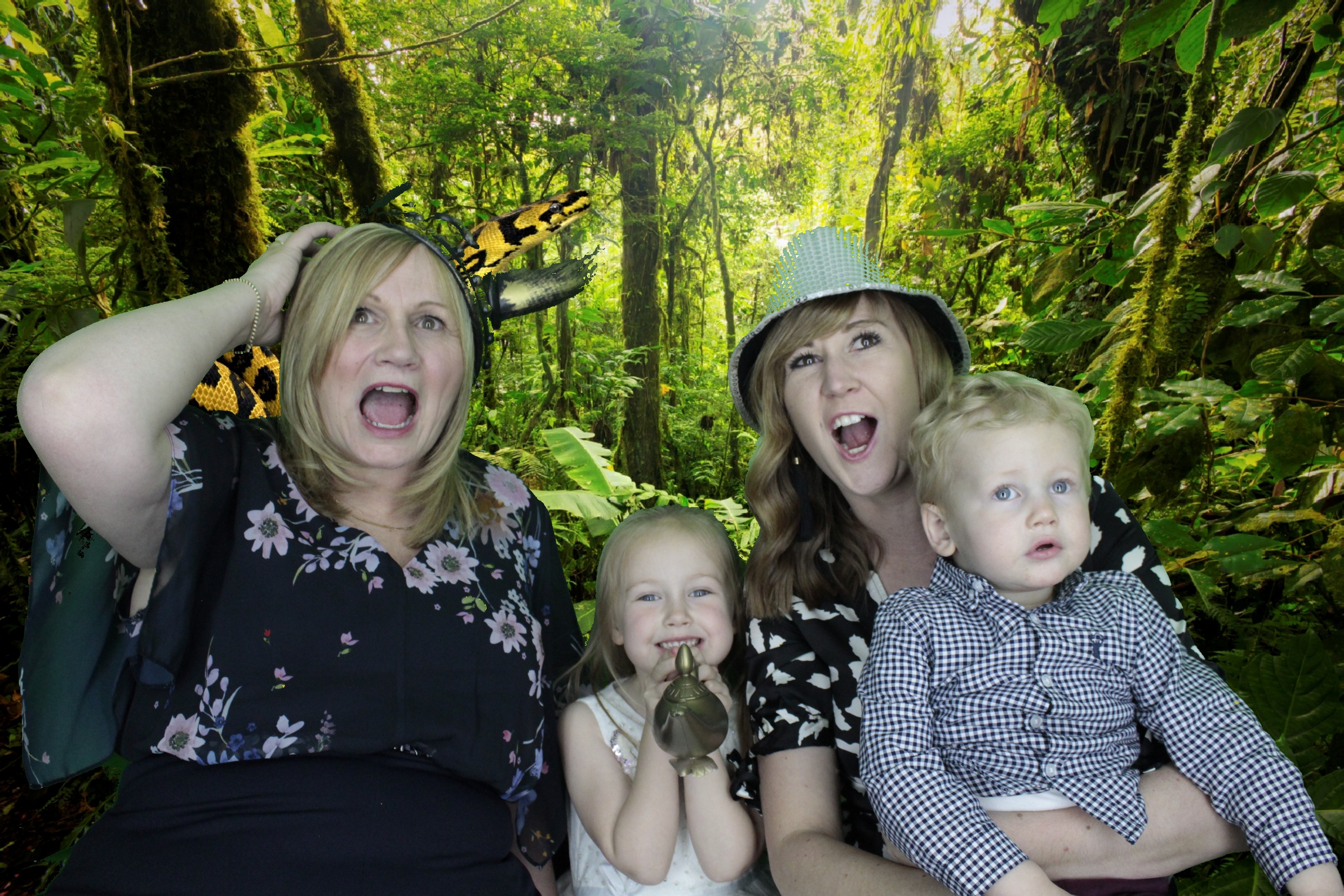 Steve's 65th & Susan 60th Birthday | View more photos from the event at gallery.myphotoboothexperience.co.uk/u/MyPhotoBoothExperienceLtd/Steves-65th-Susan-60th-Birthday